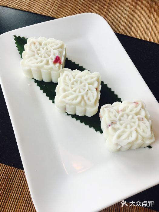 晶采轩(芮欧百货店)玫瑰山药糕图片