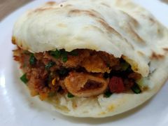 肥肠夹饼-代四孃牛华豆腐脑美味小食(总店)