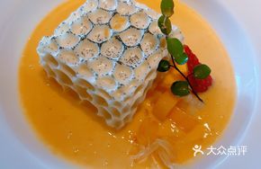 Honeycomb Golden Tangle