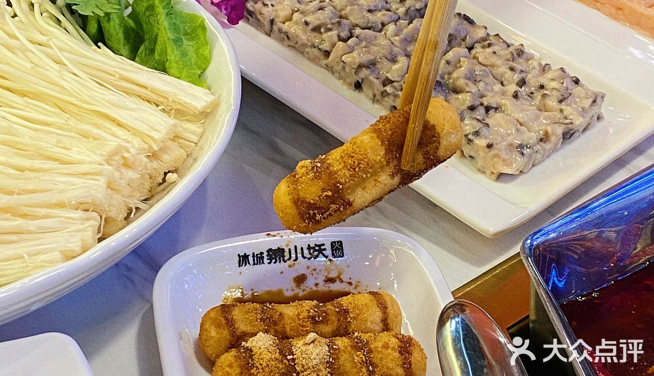 这家火锅光是蘸料就有27种❗️还有12样小食💥