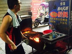 -罗满娘特色豆花烤鱼