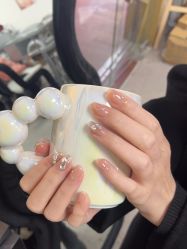 -芊屿芊浔美甲