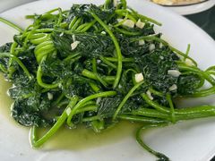 -亮河湾山庄