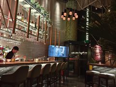 -FOUR PLAY BAR