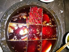 -红九格老火锅(三峡广场店)