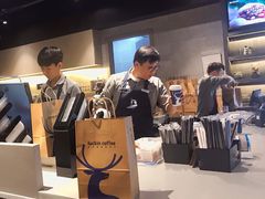 -瑞幸咖啡(新世界中心店)