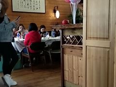 -乌托邦轰趴日租聚会别墅(先生的院子店)
