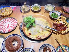 -洱火云南酸菜牛肉火锅(石景山当代商城店)