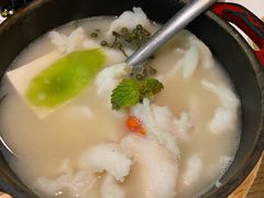 酸汤嫩鱼片-小大董·烤鸭(凤凰汇店)