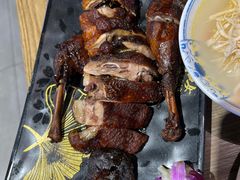 -肖四女乐山跷脚牛肉