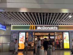 -麦当劳(上海虹桥站30B检票口楼上)