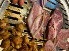厚切猪肉-·缸桶屋·韩式牛肋条自助烤肉(西湖D11店)