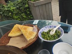 辣子锅盔-都江堰石锅鱼