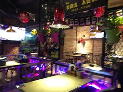 大堂-何师烧烤Pro·30年老品牌·川菜·香辣蟹(太古里旗舰店)