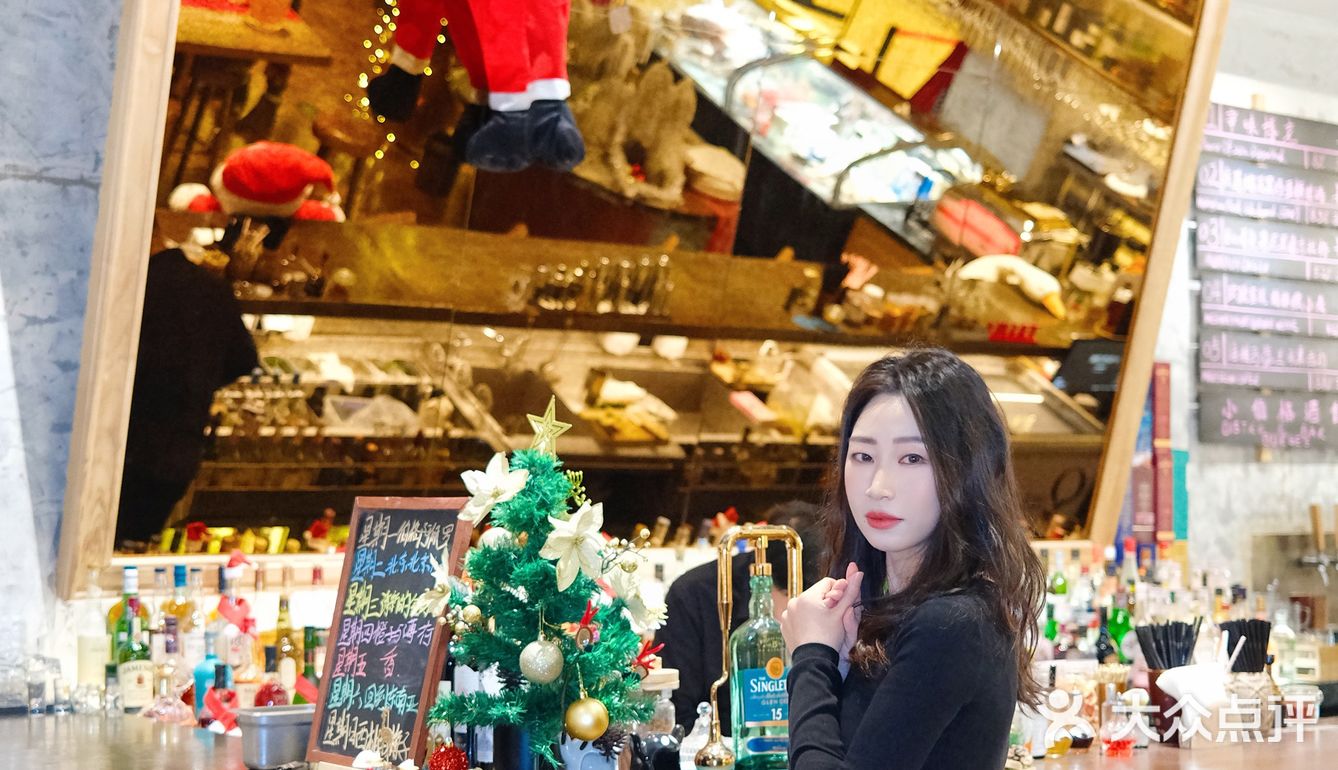 小伯格酒馆｜闺蜜聚会太棒啦！氛围感满满