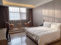 -西安大雁塔科技大学地铁站亚朵酒店