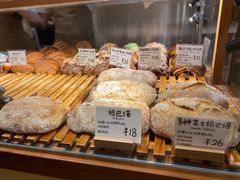 -天井·丑面包搭咖啡