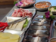 -围炉肉舍•炭烤活鳗•丹东海鲜烤肉(步行街店)