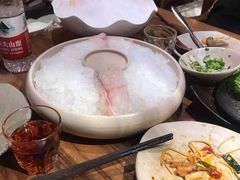 -吴氏老牌坊云南鱼豆花火锅店(通江街店)