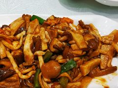虾仁群菌-添福来墨鱼饺子 · 海鲜东北菜(大连星海·黄浦路店)