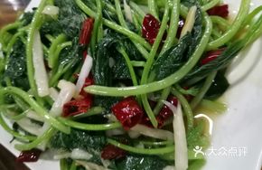 Sour Bamboo Shoots Stir-fried with Sweet Potato Vines