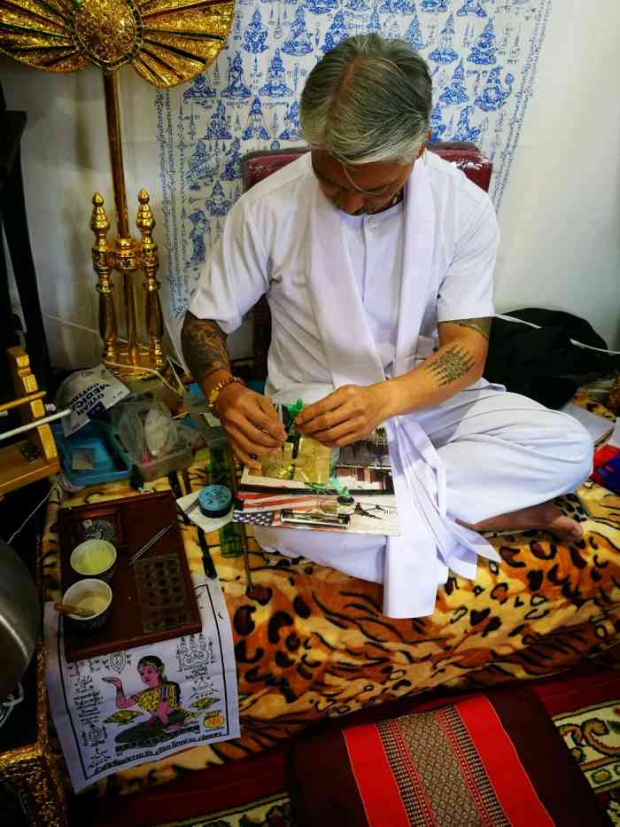 泰国刺符纹身·泰符缘-"每次阿赞宁师傅来 都会过来加持 五条莲花.