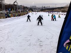 -采薇庄园四季滑雪场