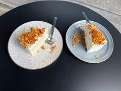 鲜奶油蛋糕佐焦糖脆-Be Lived Cafe比例咖啡(摩天轮店)