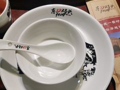 餐具摆设-东口码头·烧鸽子·鱼头泡饼·地方菜(金鹰悦城店)