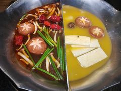 -湊湊火锅·茶憩(南京东路悦荟店)