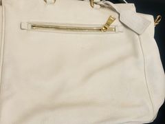 -爱革·奢品·鞋包·衣物·家居(金桥国际商业广场店)