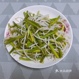 超简单快手又润肠通便的绿豆芽炒蒜苗