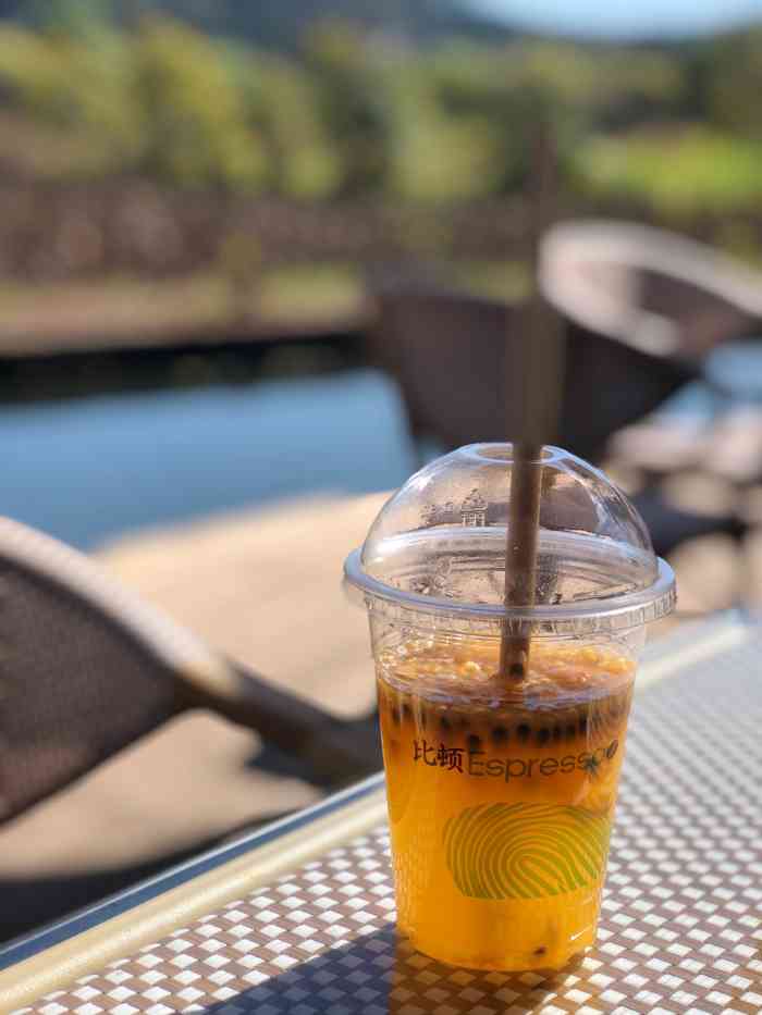 比顿咖啡(和顺古镇店)-"秋天的第一杯奶茶～ 前不久朋友圈都被这.