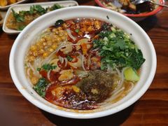 -爆炸头阿姨小四川正宗川味小吃(无任何分店)