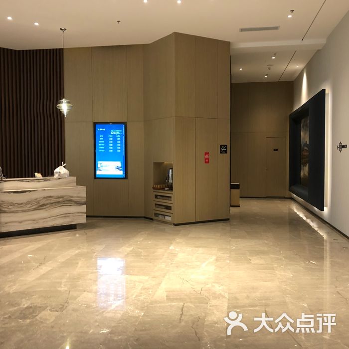 大连火车站亚朵酒店