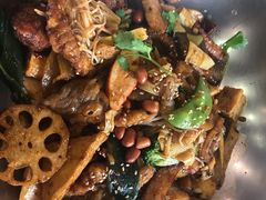 -愉肴麻辣香锅(中北镇店)