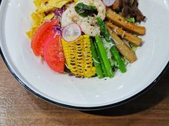 鸡肉大虾鲜蔬波奇碗-西堤牛排(龙德广场店)