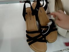 -唯品仓(东山锦轩·现代城店)