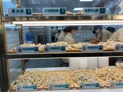面包甜点陈列柜-袁记云饺(南山华侨城店)