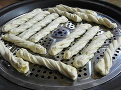 -粘豆包柴火铁锅炖