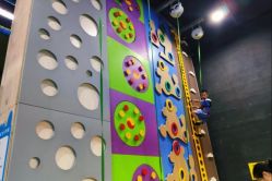 -蹦贝运动中心·蹦床·攀岩·闯关(龙岗店)