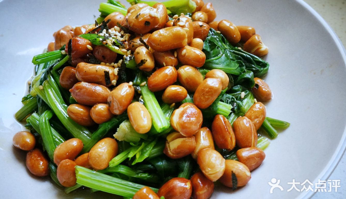 来一盘改良版的老醋果仁菠菜