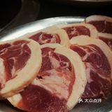 菜量也打大～服务也很周到～小哥哥颜值都好高，嘻嘻