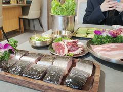 -围炉肉舍•炭烤活鳗•丹东海鲜烤肉(步行街店)