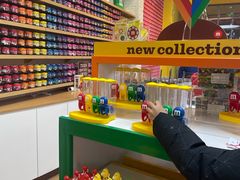 -m豆巧克力世界(上海世茂广场店)