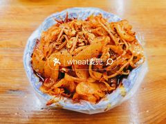 擀面皮加面筋加呱呱-八亩沟擀面皮(西安首店)