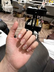 -花岐款式专研健康美甲沙龙
