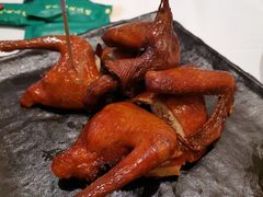 金牌红烧乳鸽-侨美·唐荔园·40年地道粤菜