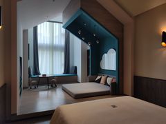 -上海虹桥中心爱琴海亚朵S酒店