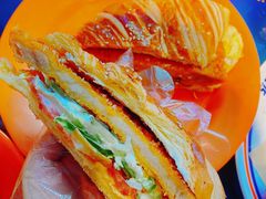 芝士猪扒伯友牛角包-伯友茶记(中华广场店)